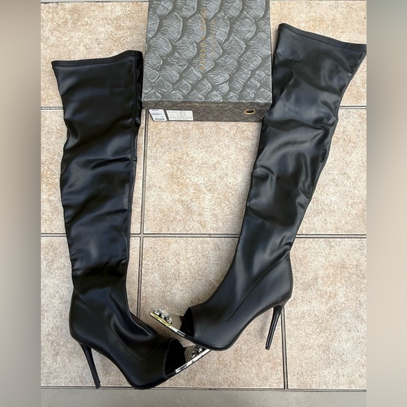 Elegant Black Over-the-Knee Boots - Picture 7 of 16